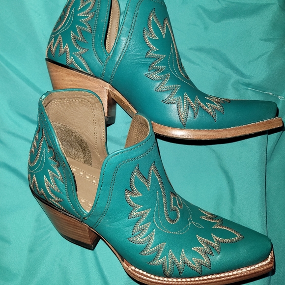 Boots - Picture 1 of 3